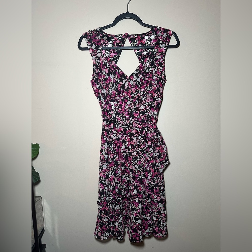White House Black Market Multicolor Floral Tie Tiered Pinup Dress Size 2